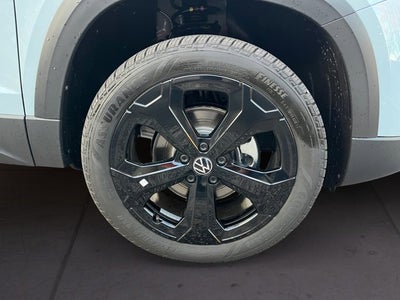 2026 Volkswagen Taos SE Black