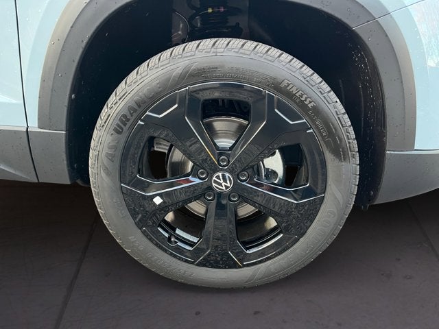 2026 Volkswagen Taos SE Black