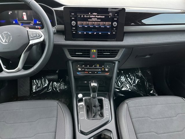 2026 Volkswagen Taos SE Black