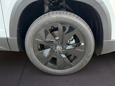 2026 Volkswagen Taos SE Black