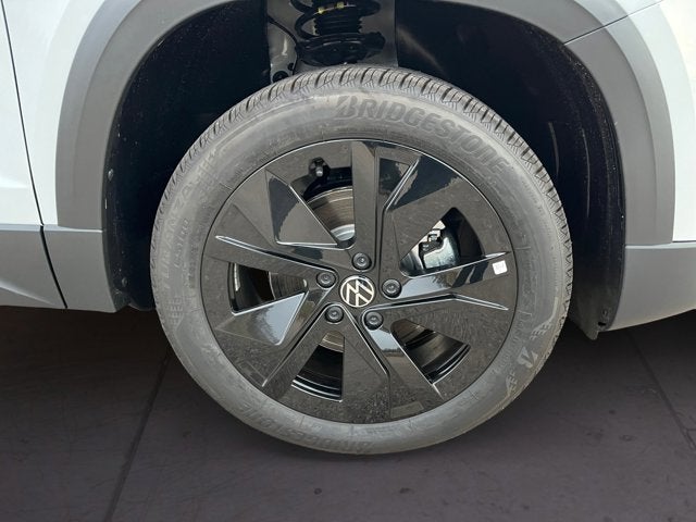 2026 Volkswagen Taos SE Black