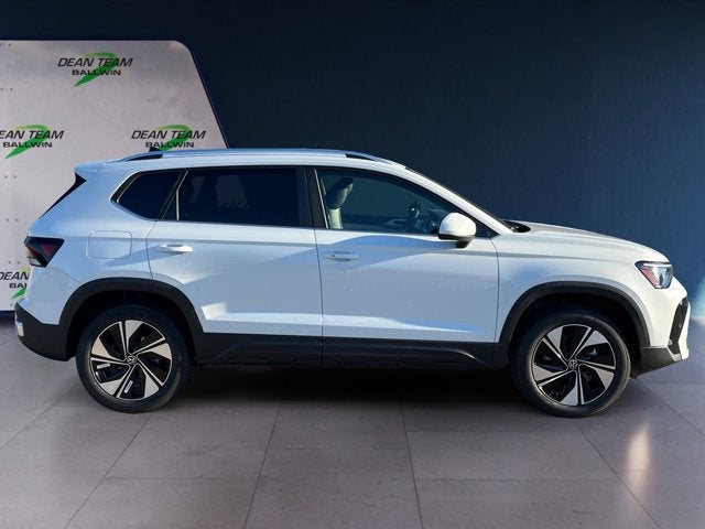 2025 Volkswagen Taos SE