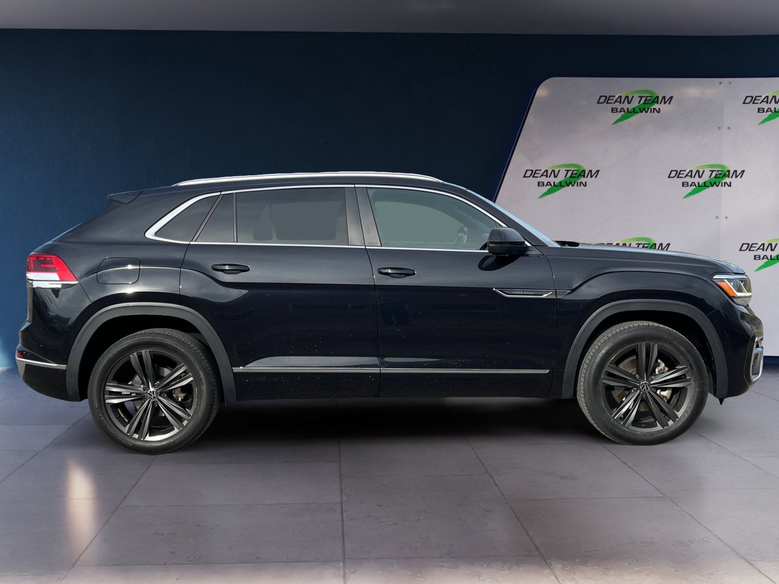 2022 Volkswagen Atlas Cross Sport 2.0T SEL R-Line