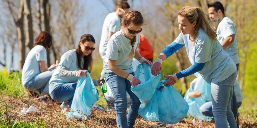 A group of trash cleanup volunteers