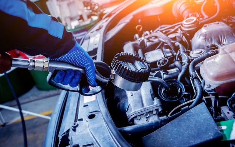 Detail of oil change service